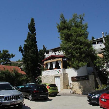Novalja Guesthouse Economy Rooms Екстериор снимка