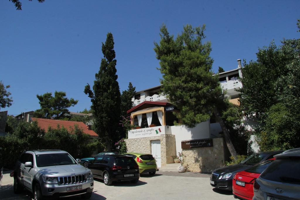Novalja Guesthouse Economy Rooms Екстериор снимка